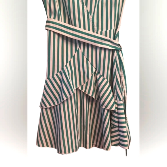 EUC SHEIN green/white ruffle hem cap flutter sleeve hidden white back zipper - Picture 4 of 14